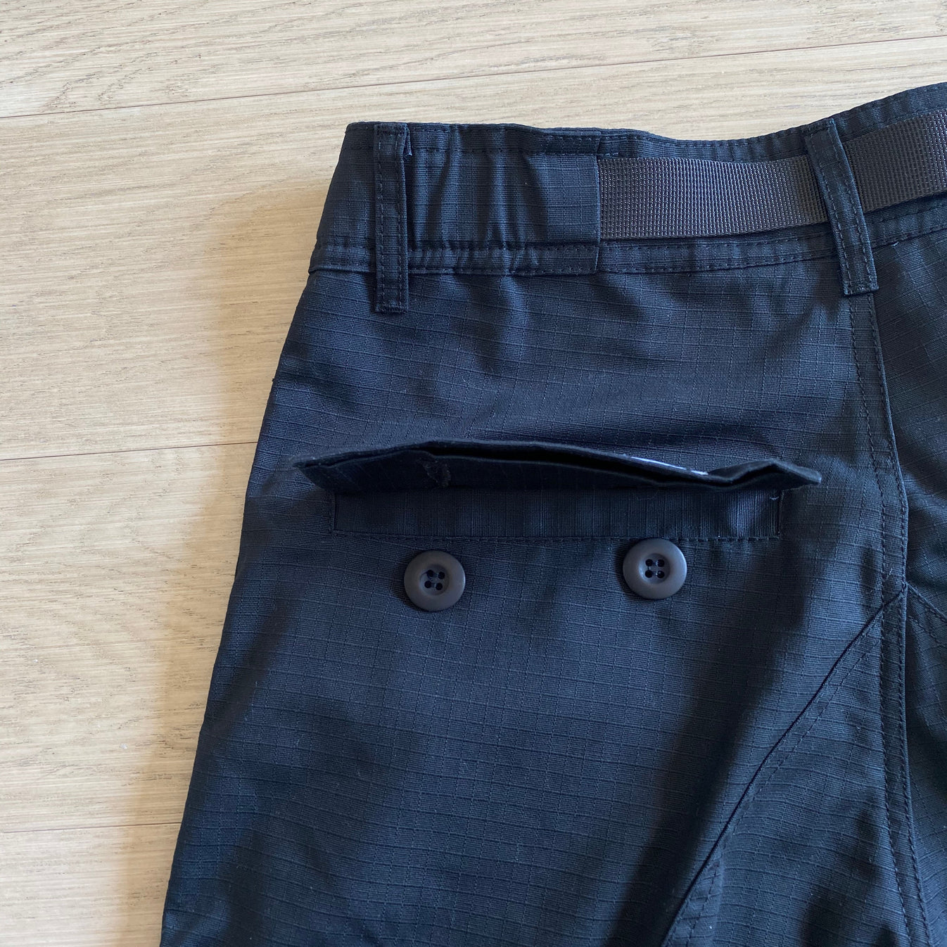 Corteiz Island Cargo Pants - Black/Red Ironleague