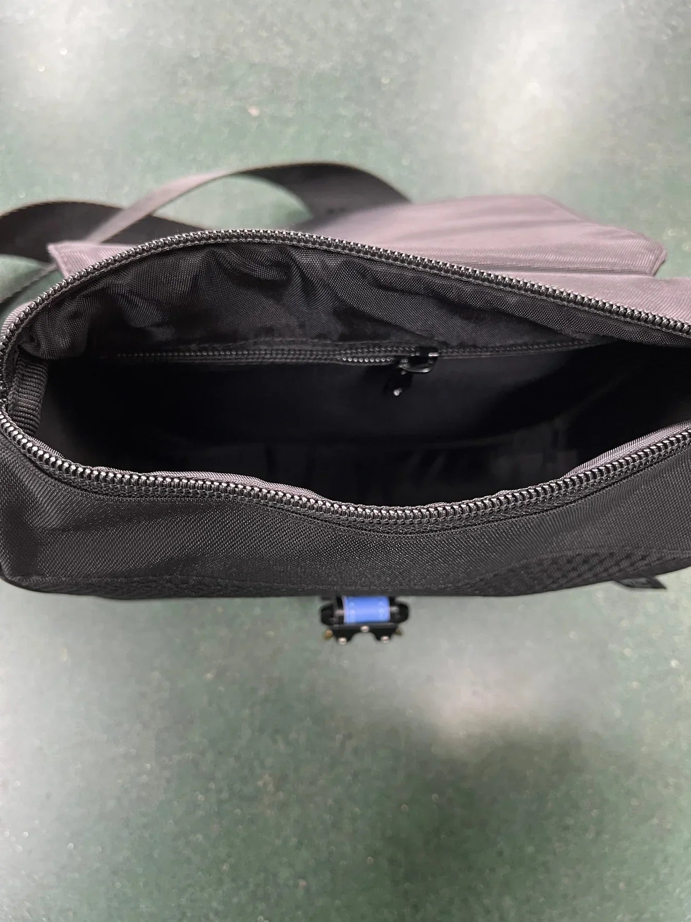 Trapstar Irongate T Crossbody Bag - Black/Blue Ironleague