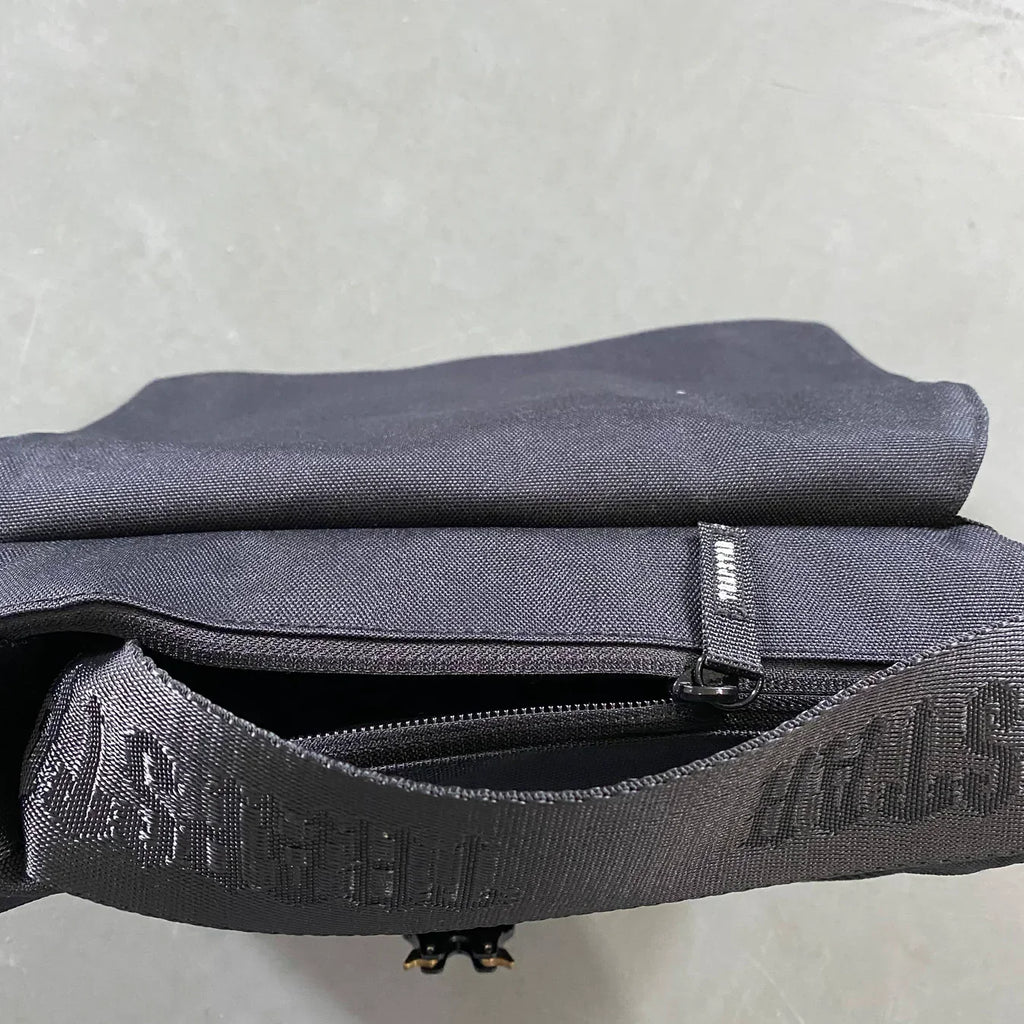 Trapstar Messenger Bag 2.0 - Black/White Ironleague