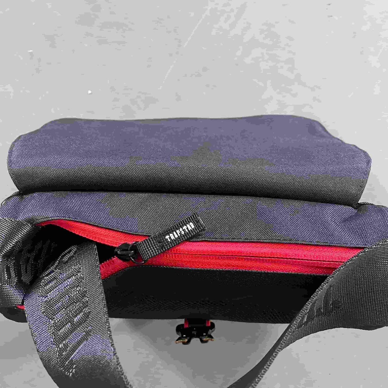 Trapstar Messenger Bag 2.0 - Black/Red Ironleague