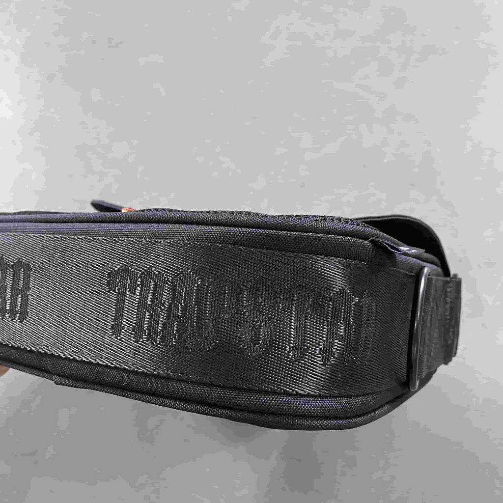 Trapstar Messenger Bag 2.0 - Black/Red Ironleague