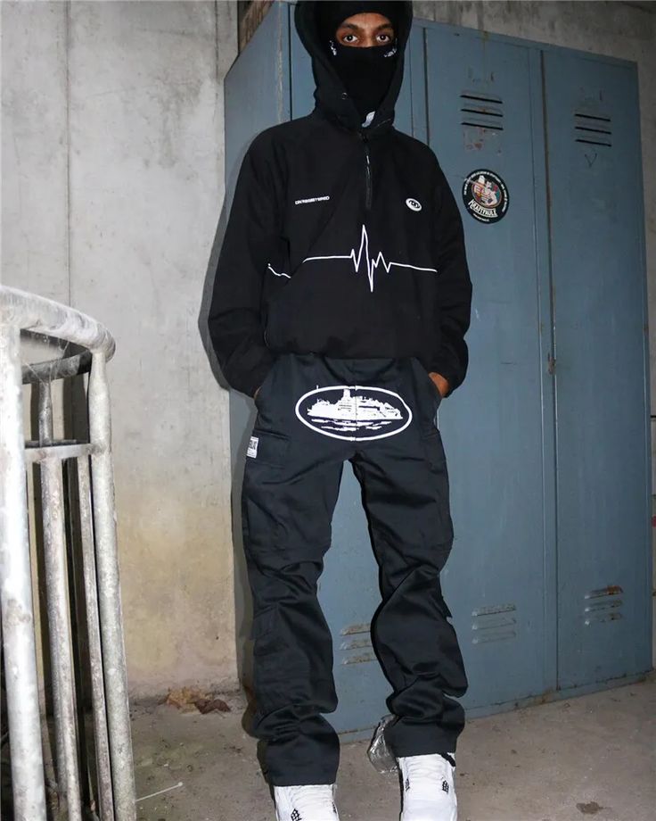 Corteiz Island Cargo Pants - Black Ironleague