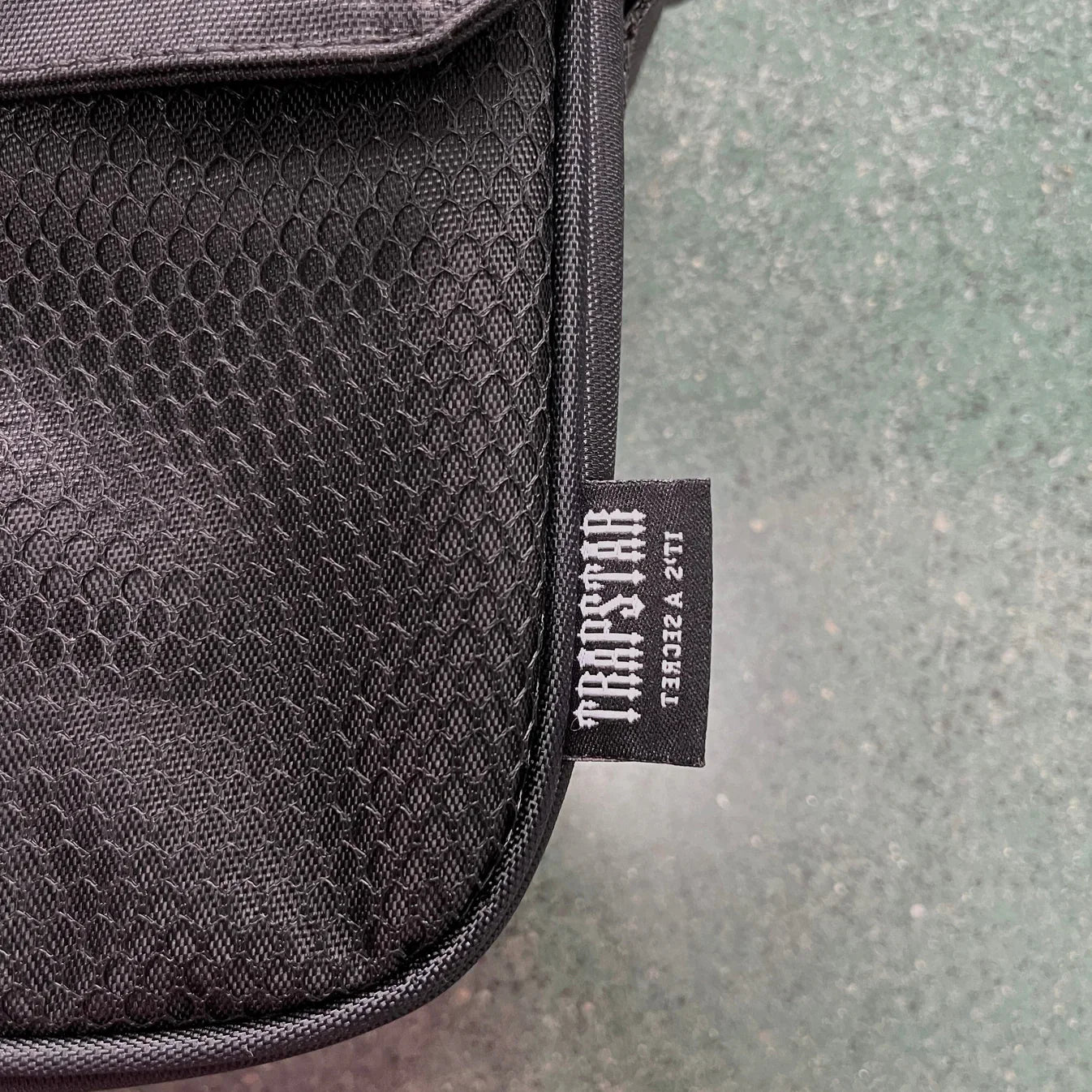 Trapstar Irongate T Crossbody Bag - Black/Light Blue Ironleague