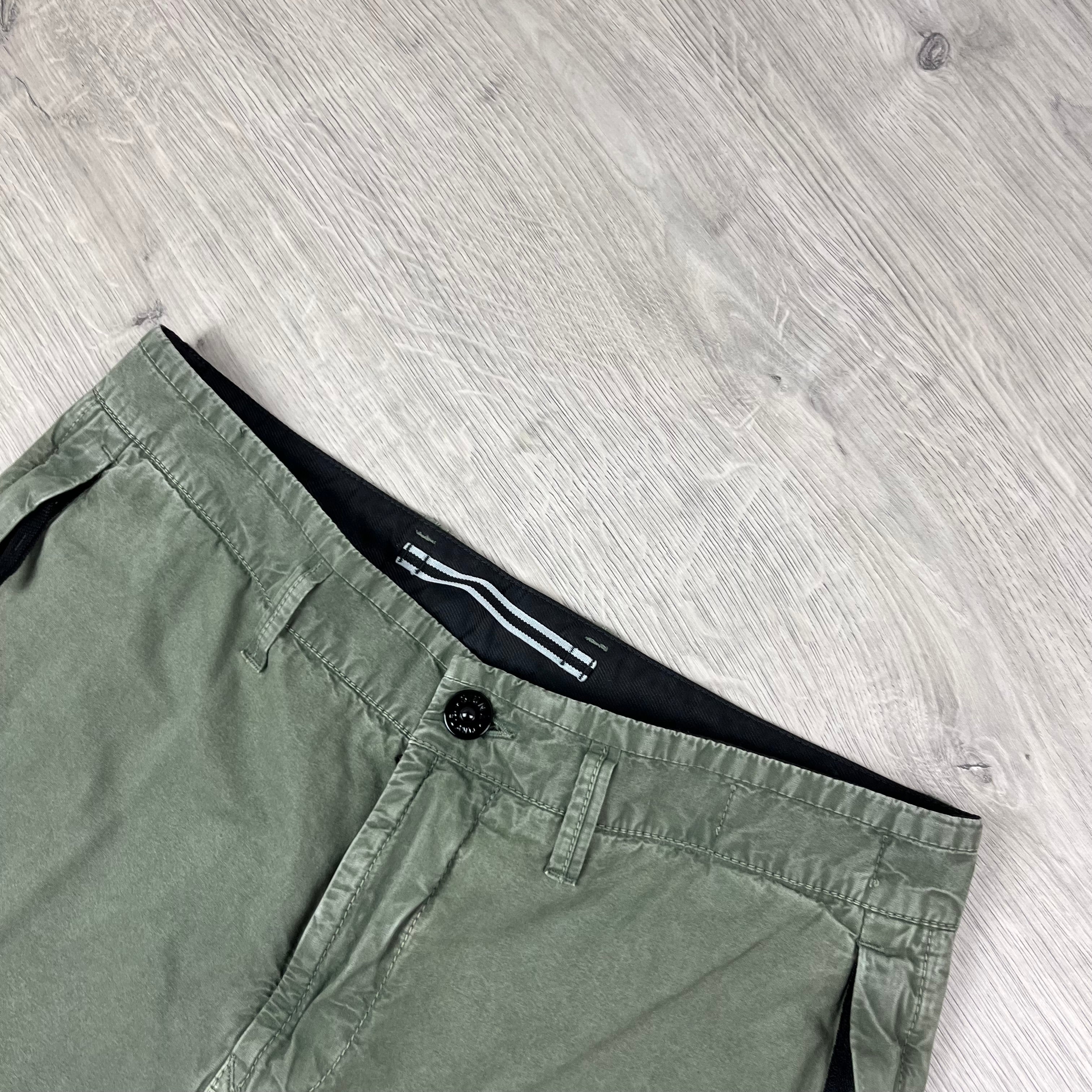 Stone Island Cargo Shorts - Musk Green Ironleague