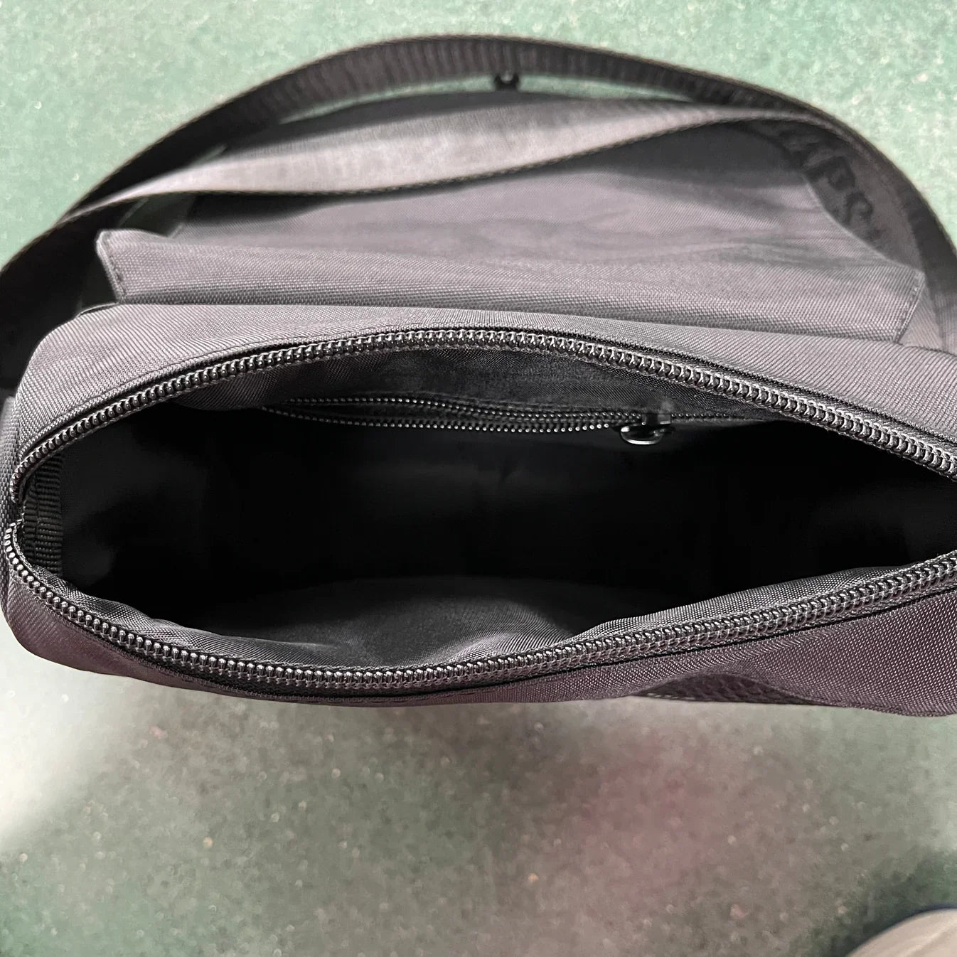 Trapstar Irongate T Crossbody Bag - Black/Light Blue Ironleague