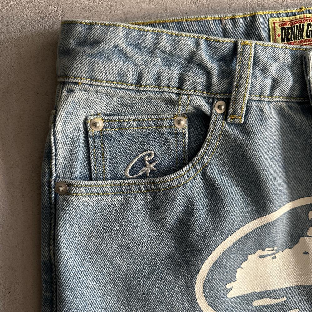 Corteiz Island Baggy Jeans - Light Blue Ironleague