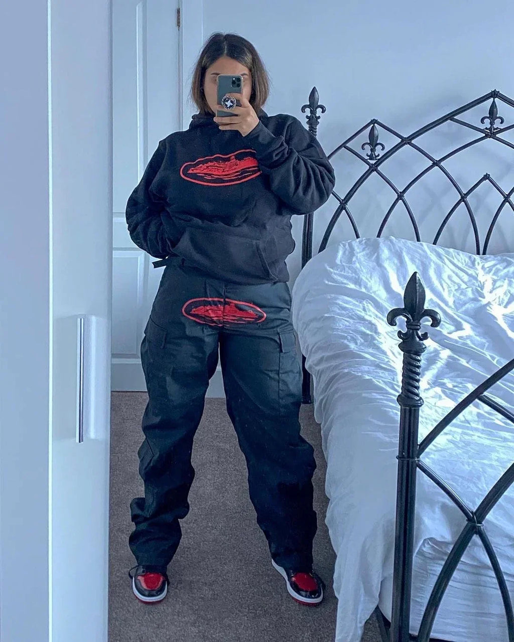 Corteiz Island Cargo Pants - Black/Red Ironleague