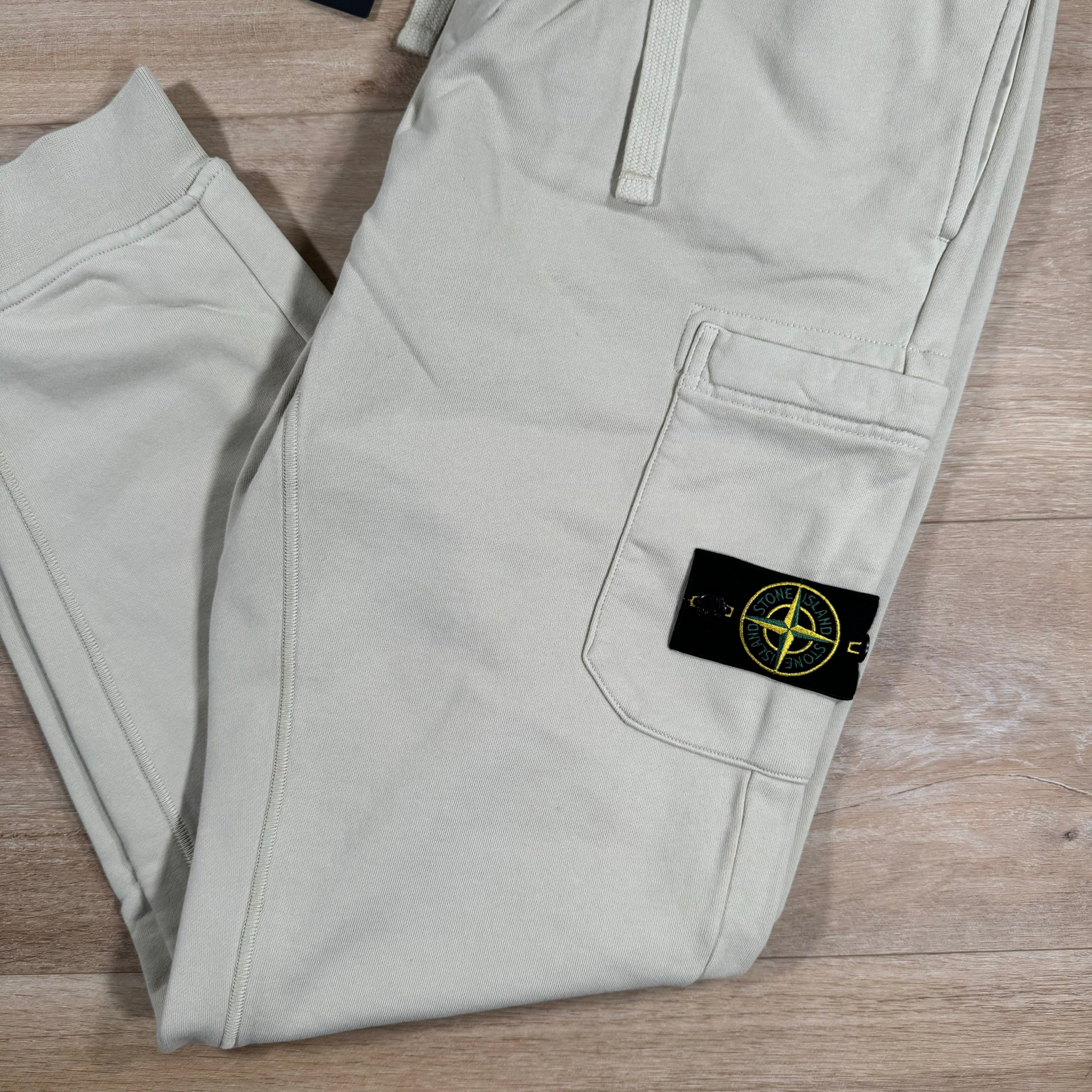 Stone Island Slim Fit Cargo Sweatpants in Plaster Ironleague