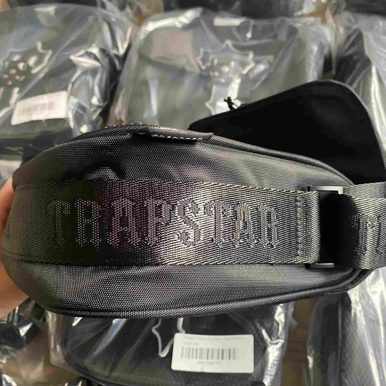 Trapstar Irongate T Crossbody Bag - Black/Reflective Ironleague