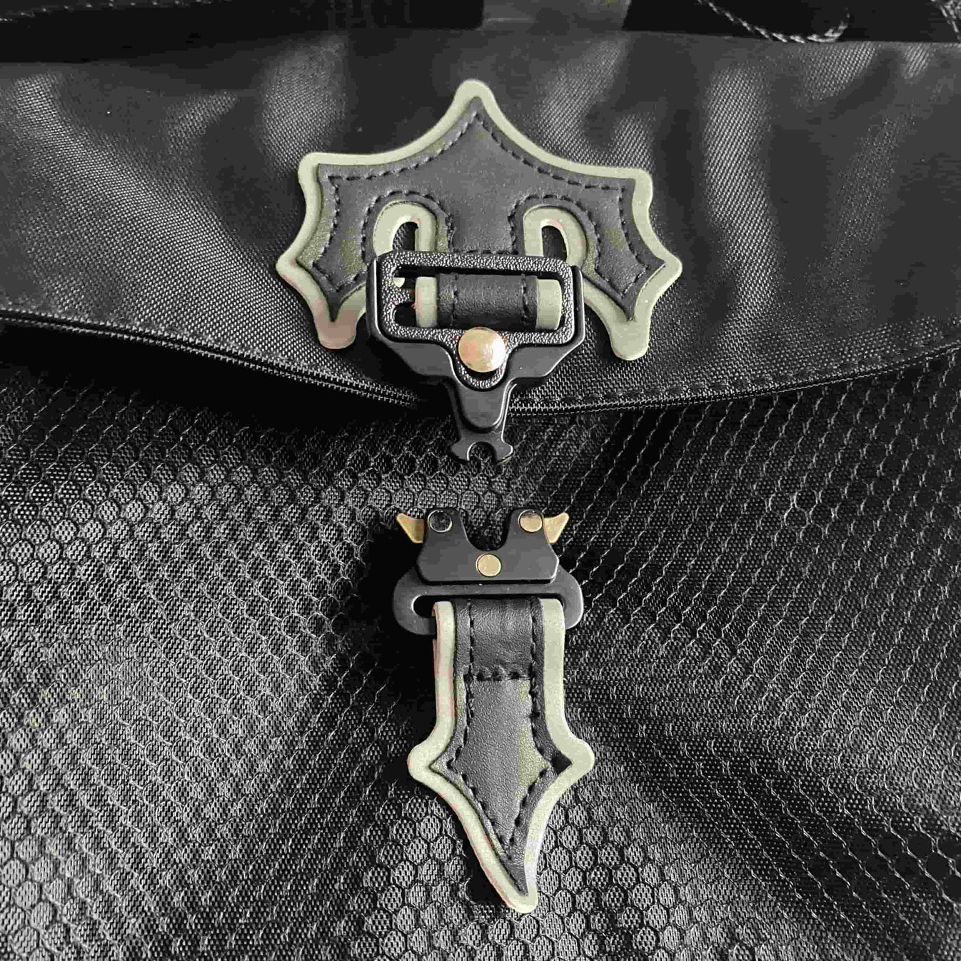 Trapstar Irongate T Crossbody Bag - Black/Reflective Ironleague
