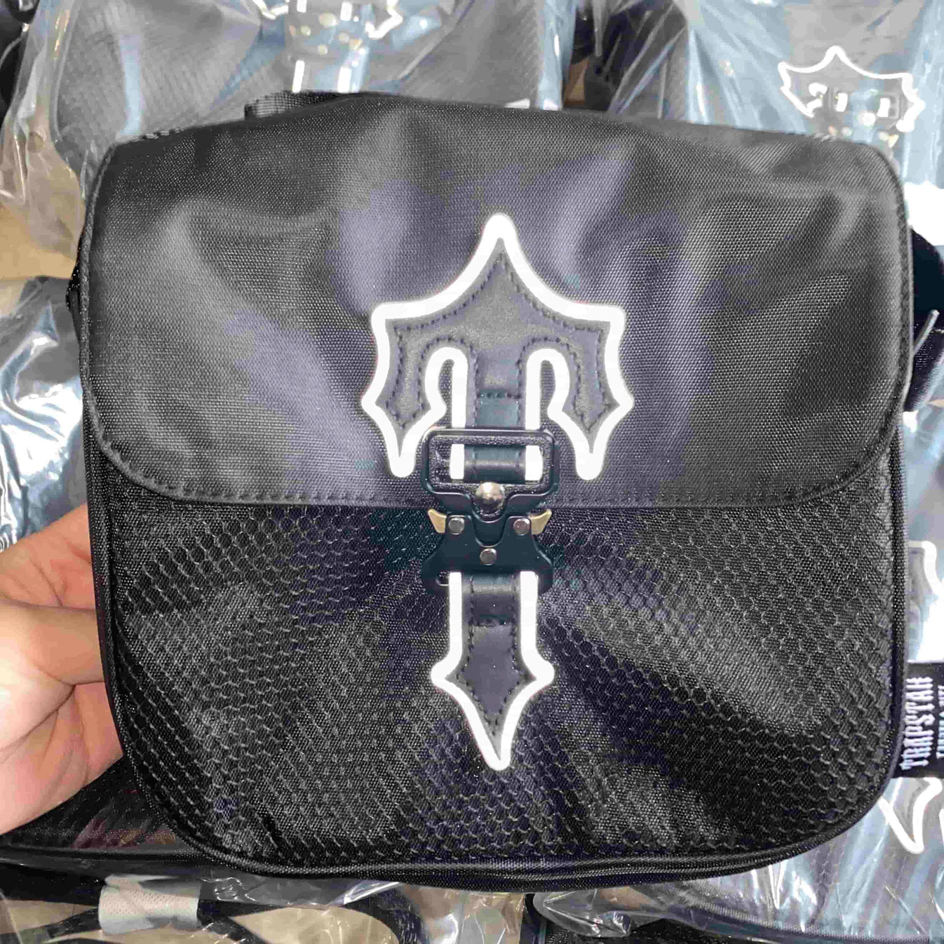 Trapstar Irongate T Crossbody Bag - Black/Reflective Ironleague