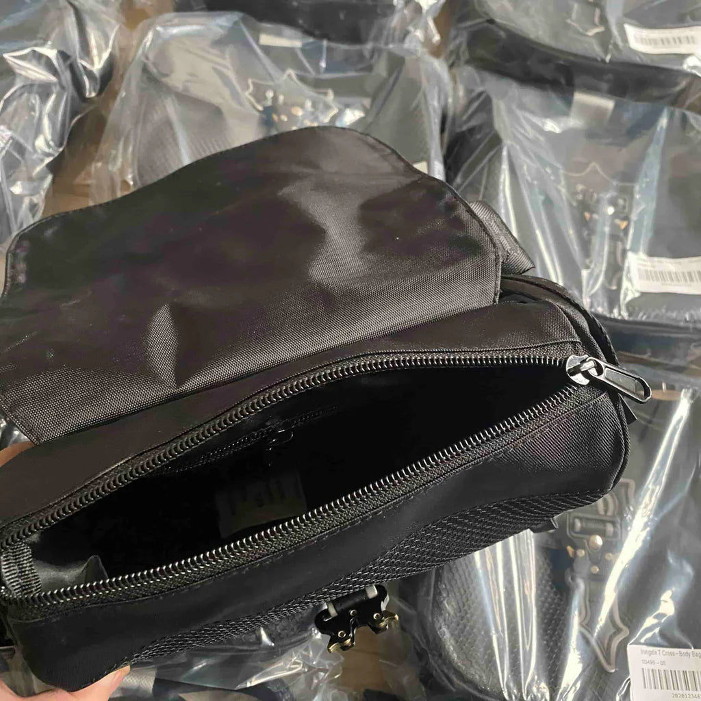 Trapstar Irongate T Crossbody Bag - Black/Reflective Ironleague