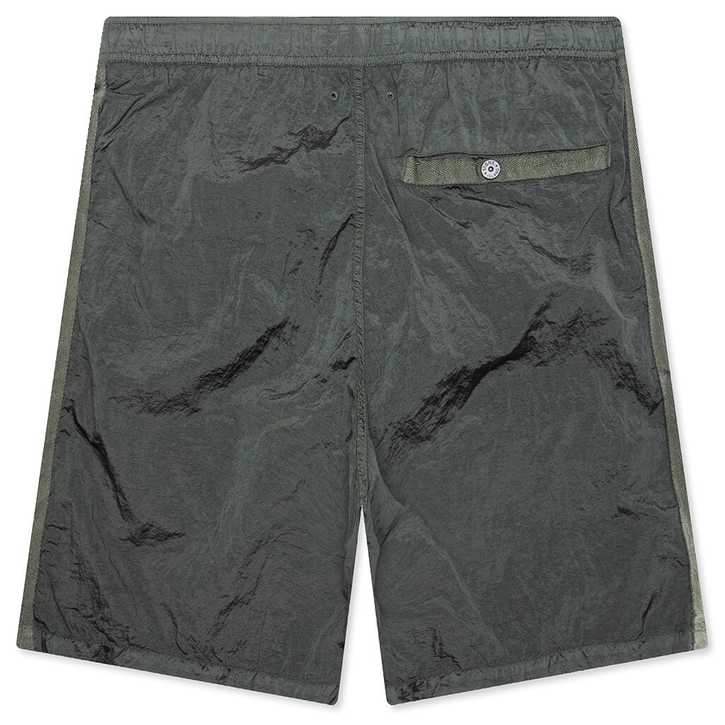Stone Island Patch Bermuada Shorts - Musk