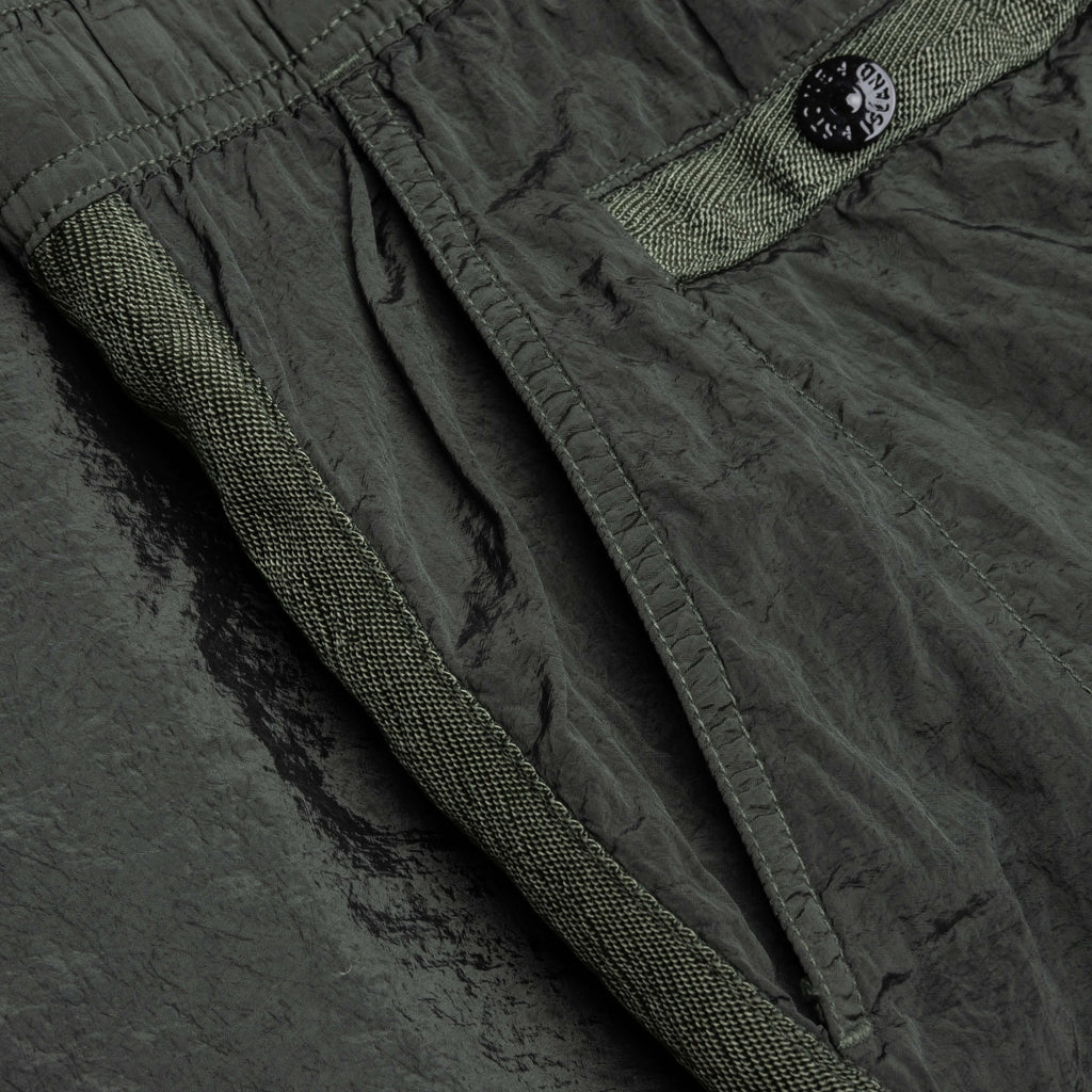 Stone Island Patch Bermuada Shorts - Musk