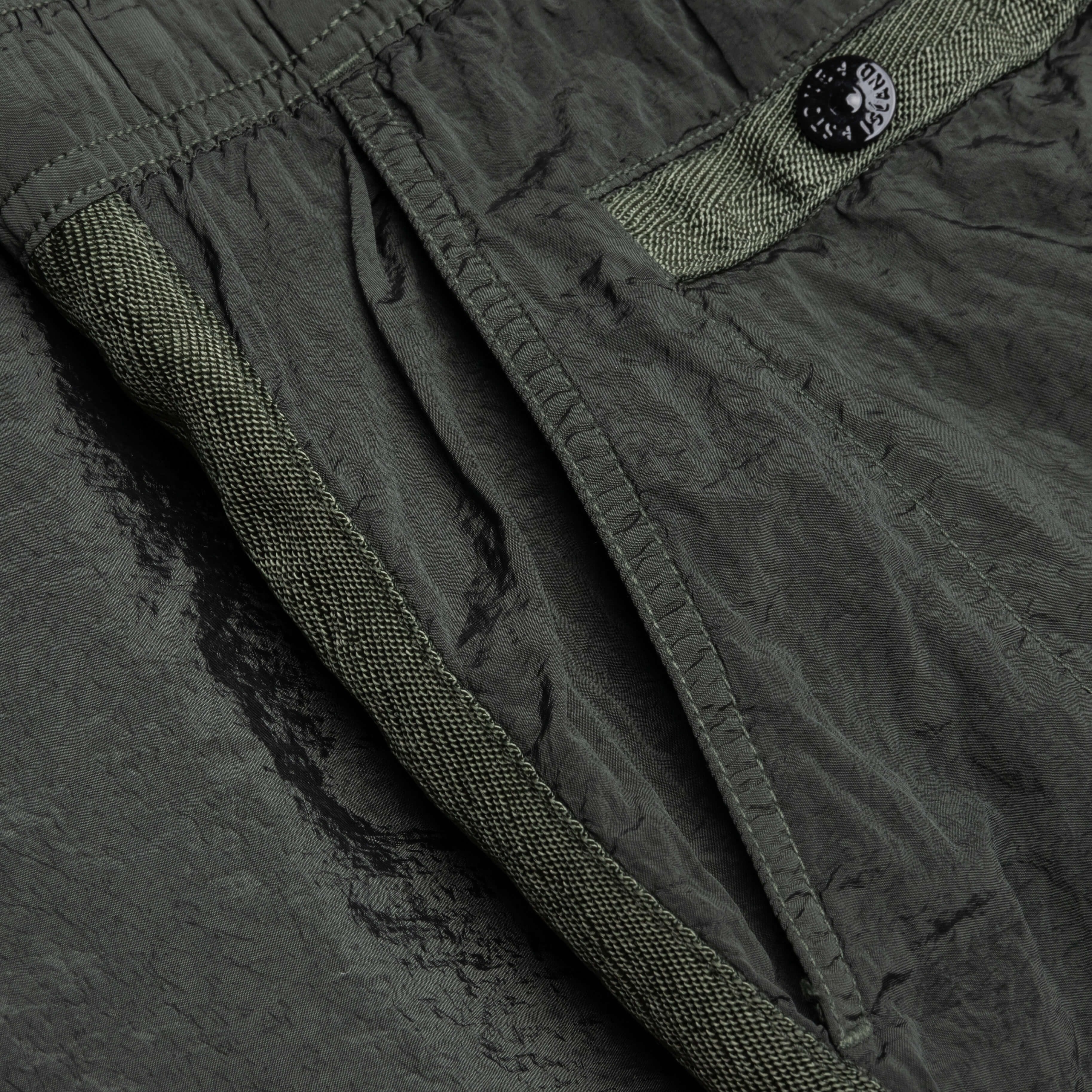 Stone Island Patch Bermuada Shorts - Musk