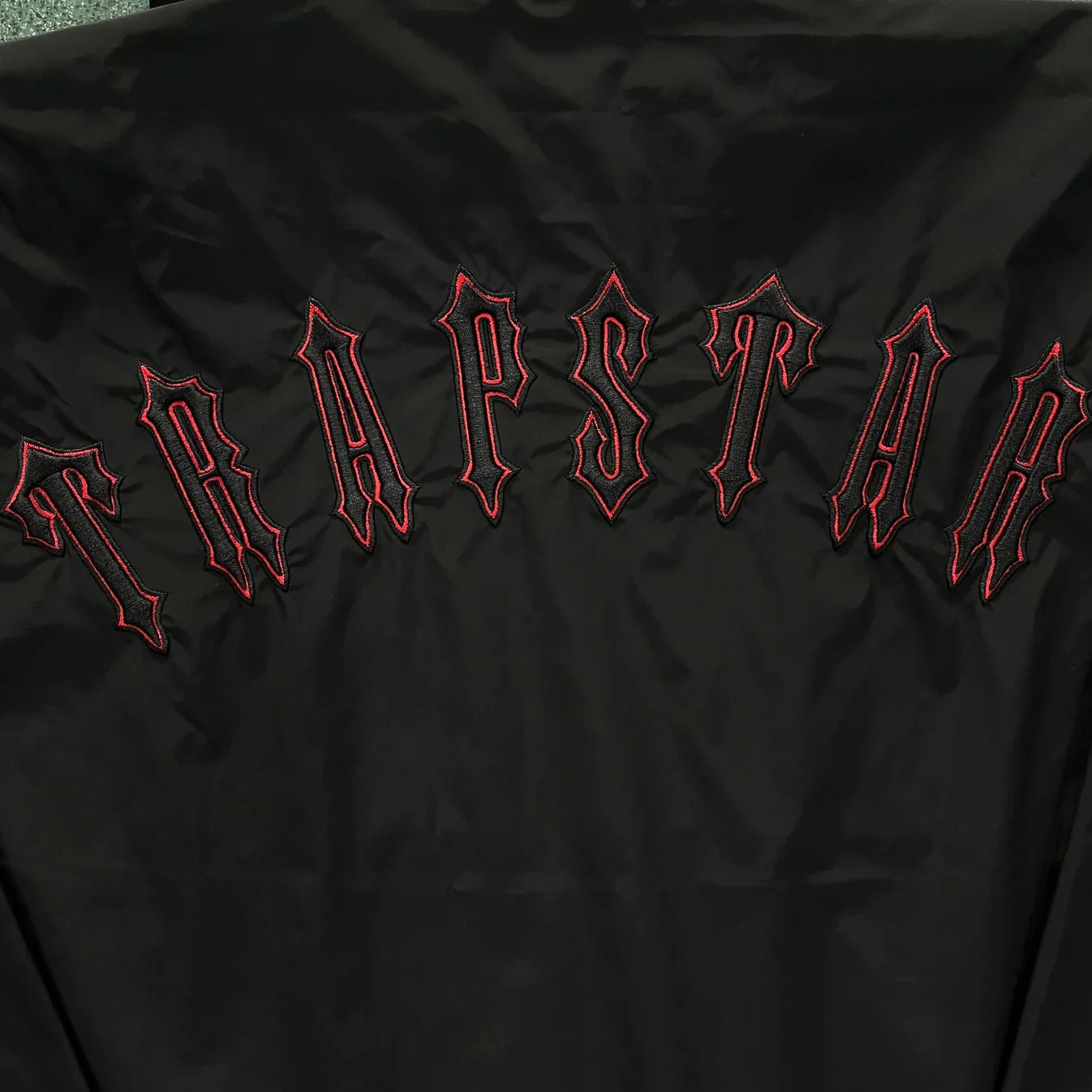 Trapstar Irongate T Windbreaker - Black/Red Ironleague