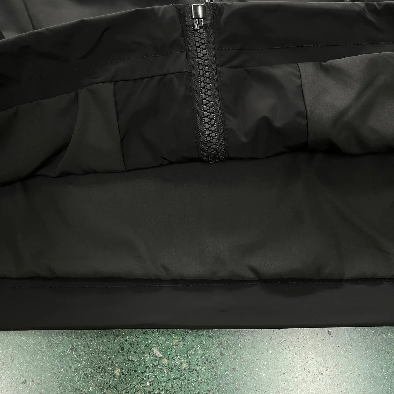 Trapstar Irongate T Windbreaker - Black/Red Ironleague