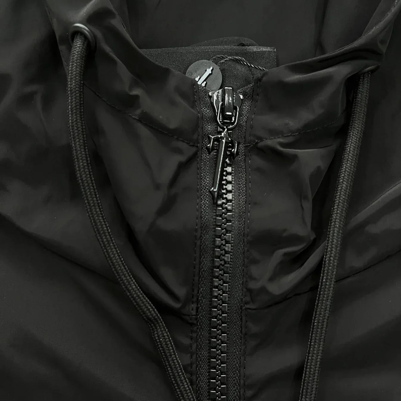 Trapstar Irongate T Windbreaker - Black/Red Ironleague