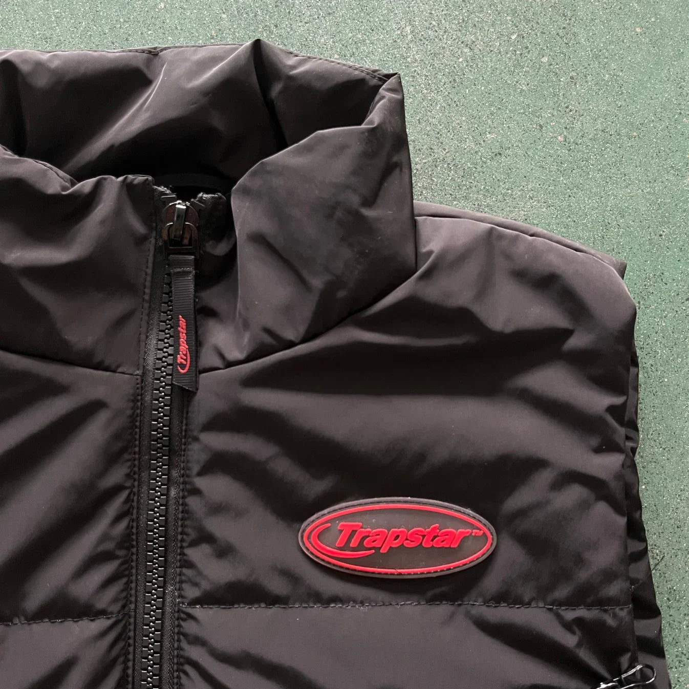 Trapstar Hyperdrive Sleeveless Jacket - Black/Red Ironleague