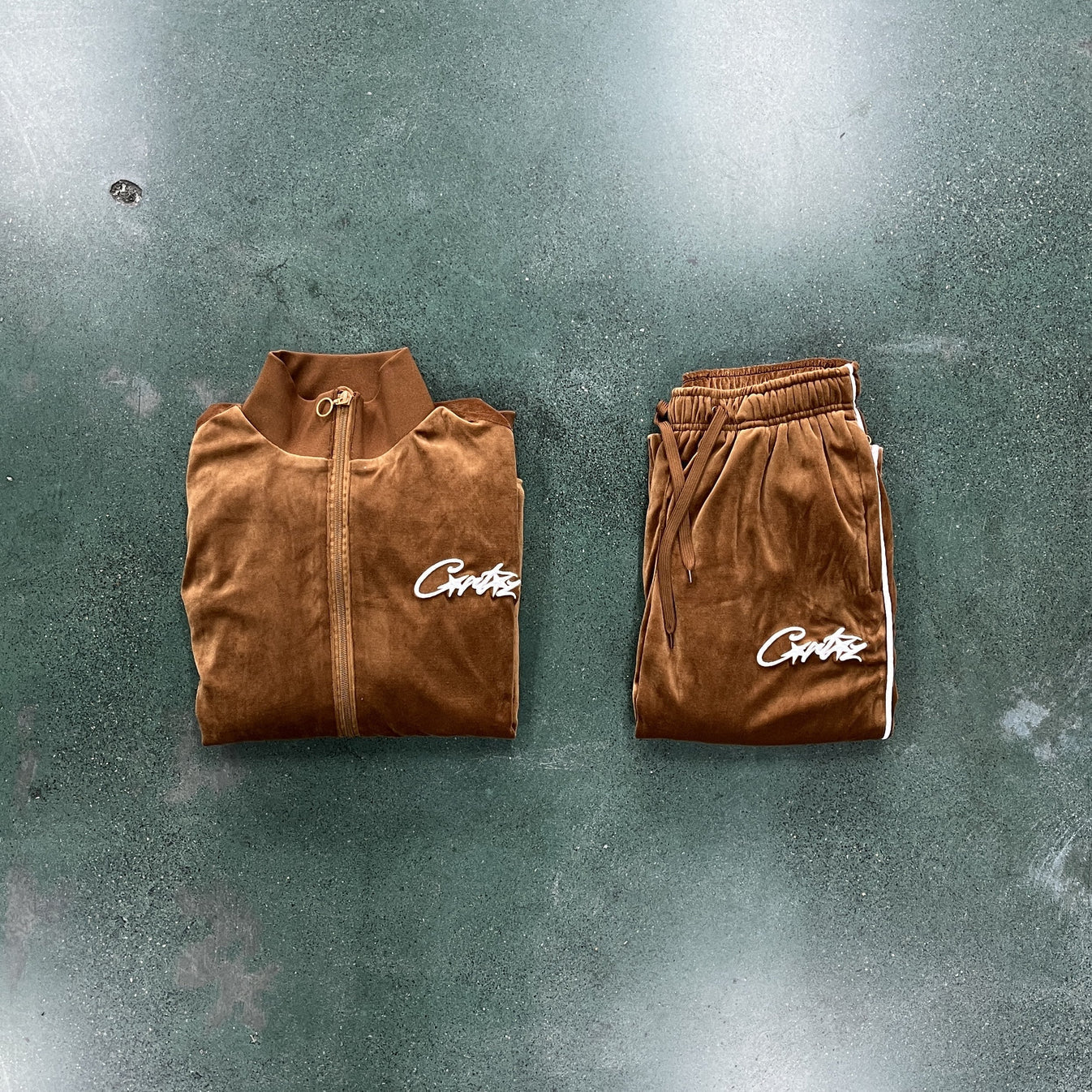 Corteiz Velour Set - Brown Ironleague