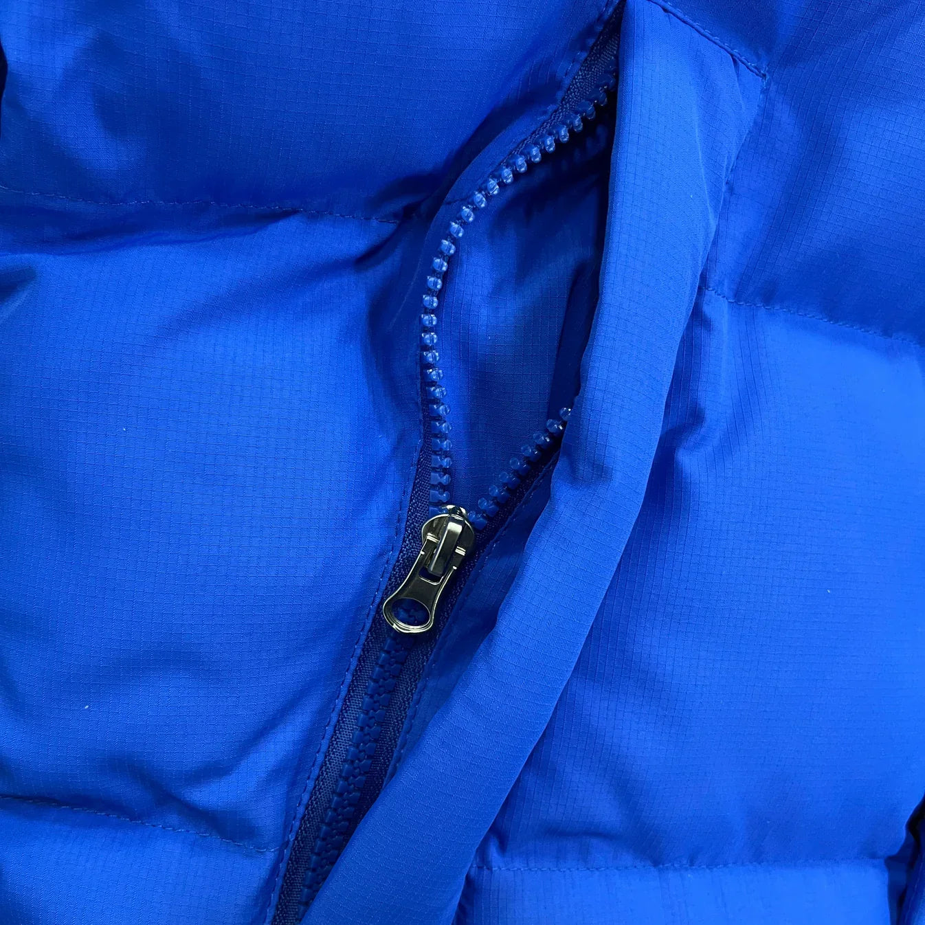 Trapstar Decoded 2022 Hooded Puffer Jacket - Blue Ironleague
