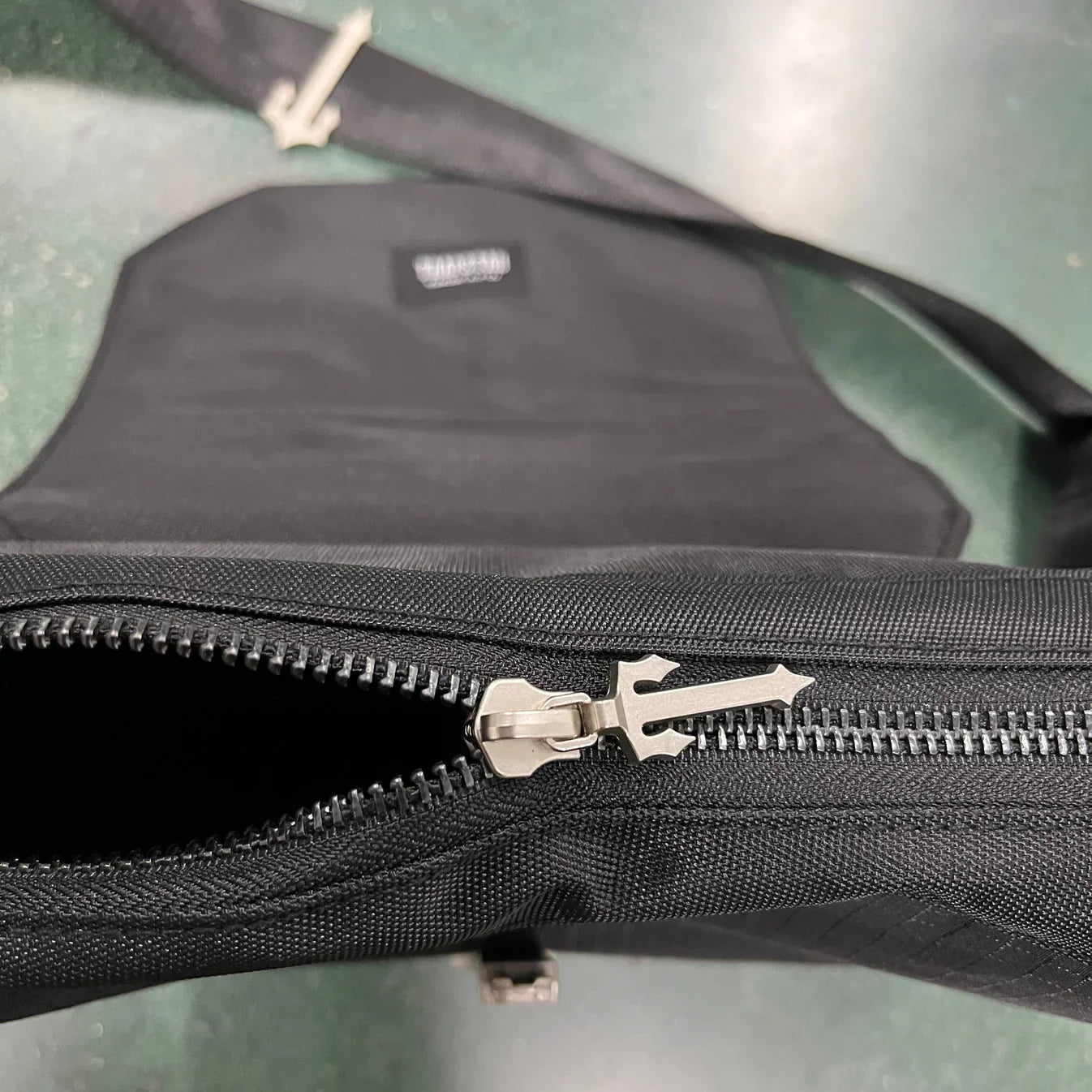 Trapstar Cobra T Bag - Black/Reflective Ironleague