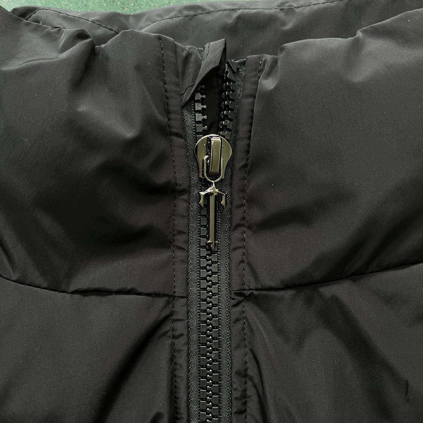 Trapstar Detachable Hooded Puffer Jacket - Black/Red Ironleague