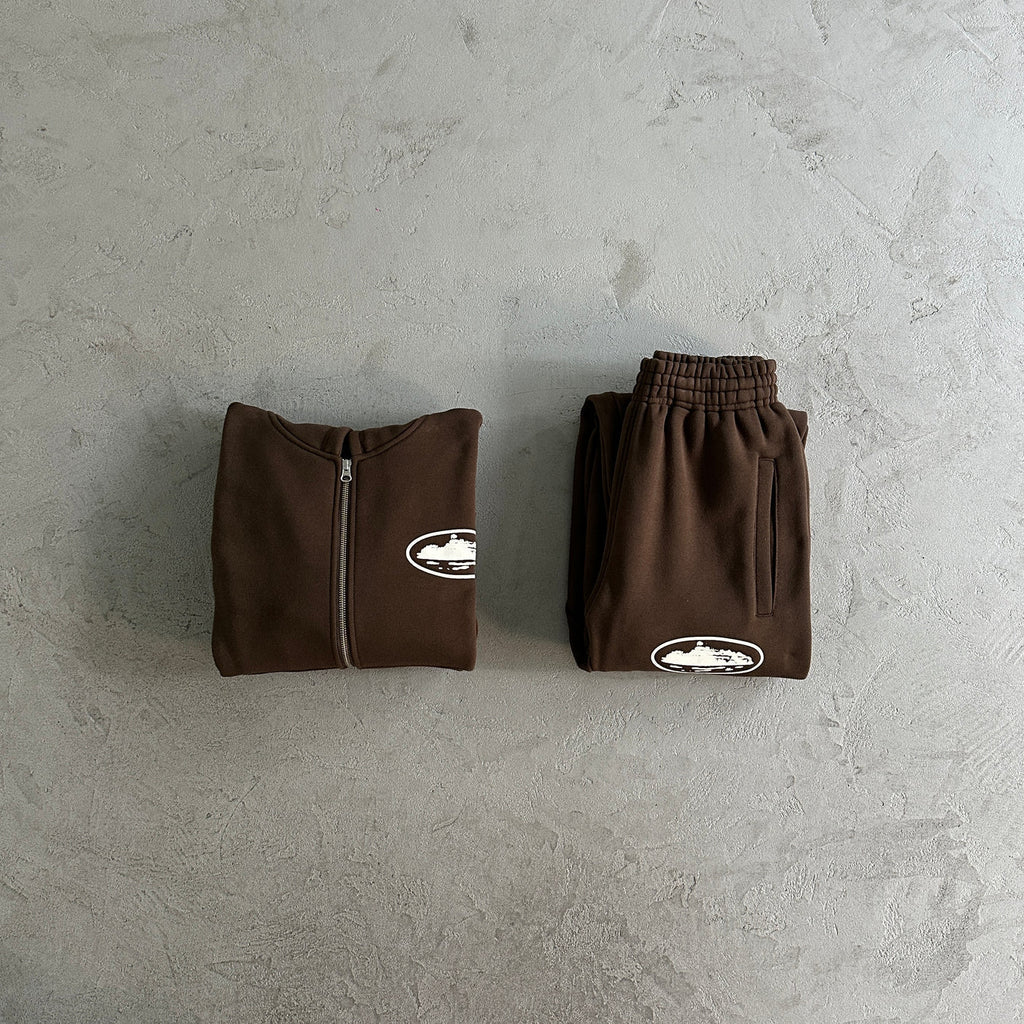 Corteiz Island Puff Print Zip Set - Brown Ironleague