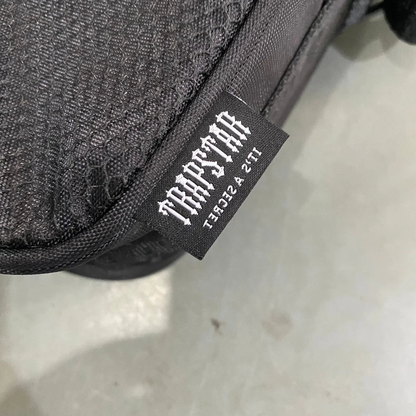 Trapstar Messenger Bag 1.0 - Black/Green Ironleague
