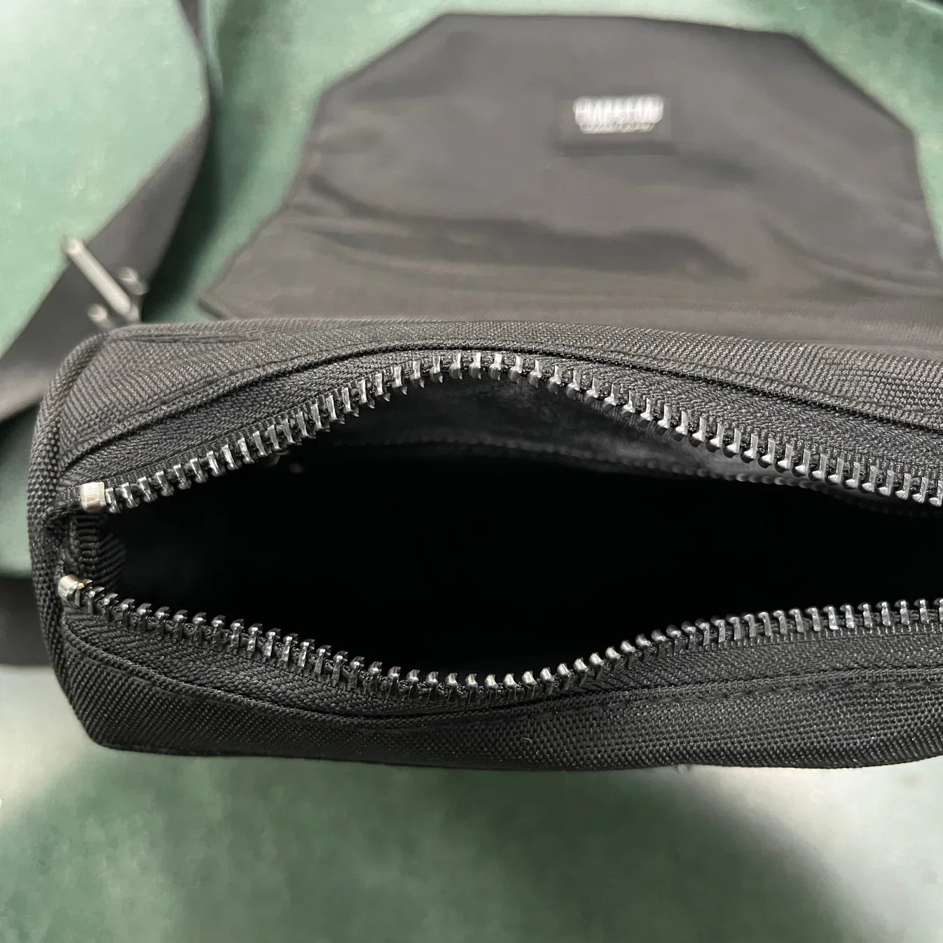 Trapstar Cobra T Bag - Black/Black Ironleague