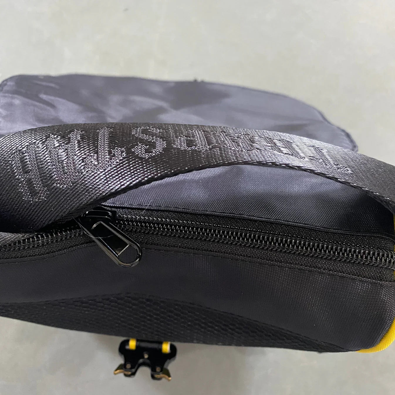 Trapstar Messenger Bag 1.0 - Black/Yellow Ironleague