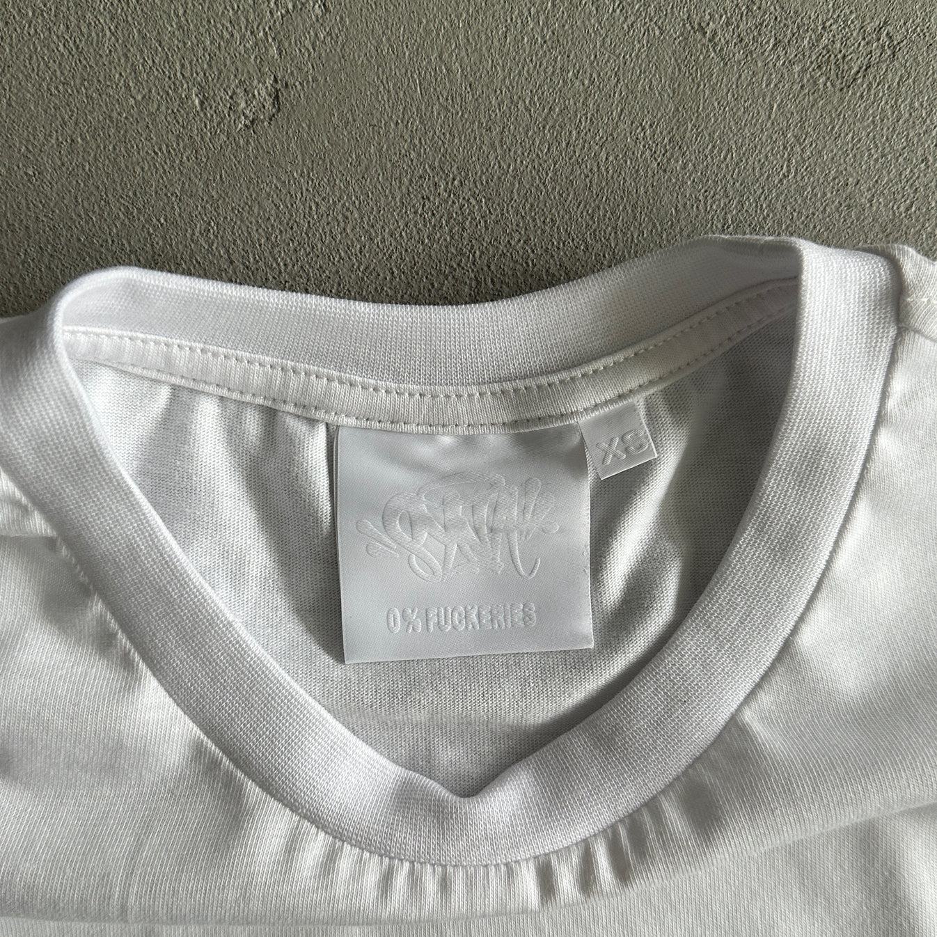 Syna Grinder Tee - White Ironleague