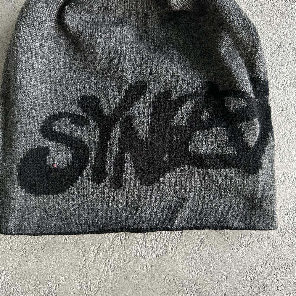 Syna Hat - Black/Grey Ironleague