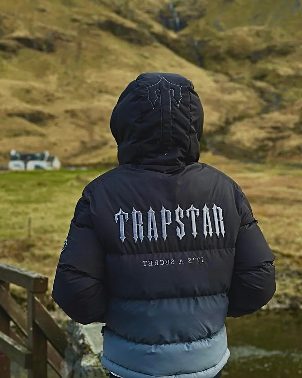 Trapstar Decoded 2025 Hooded Puffer - Black Gradient Ironleague