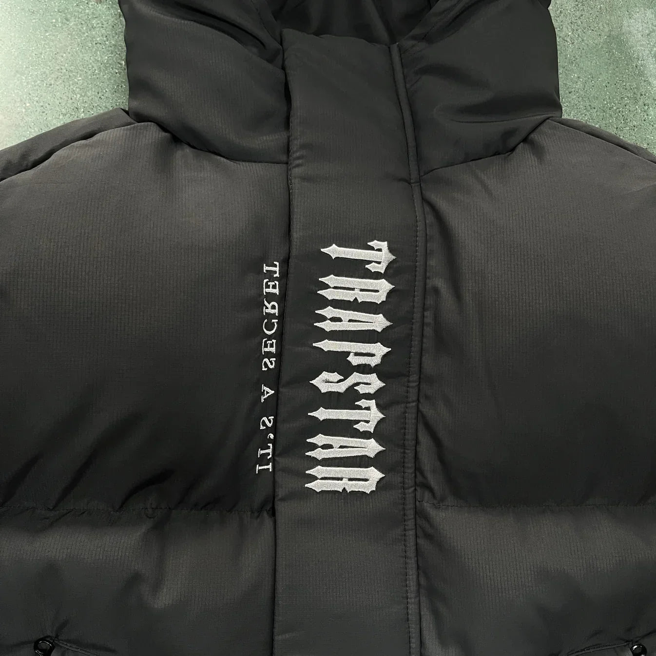 Trapstar Decoded 2025 Hooded Puffer - Black Gradient Ironleague