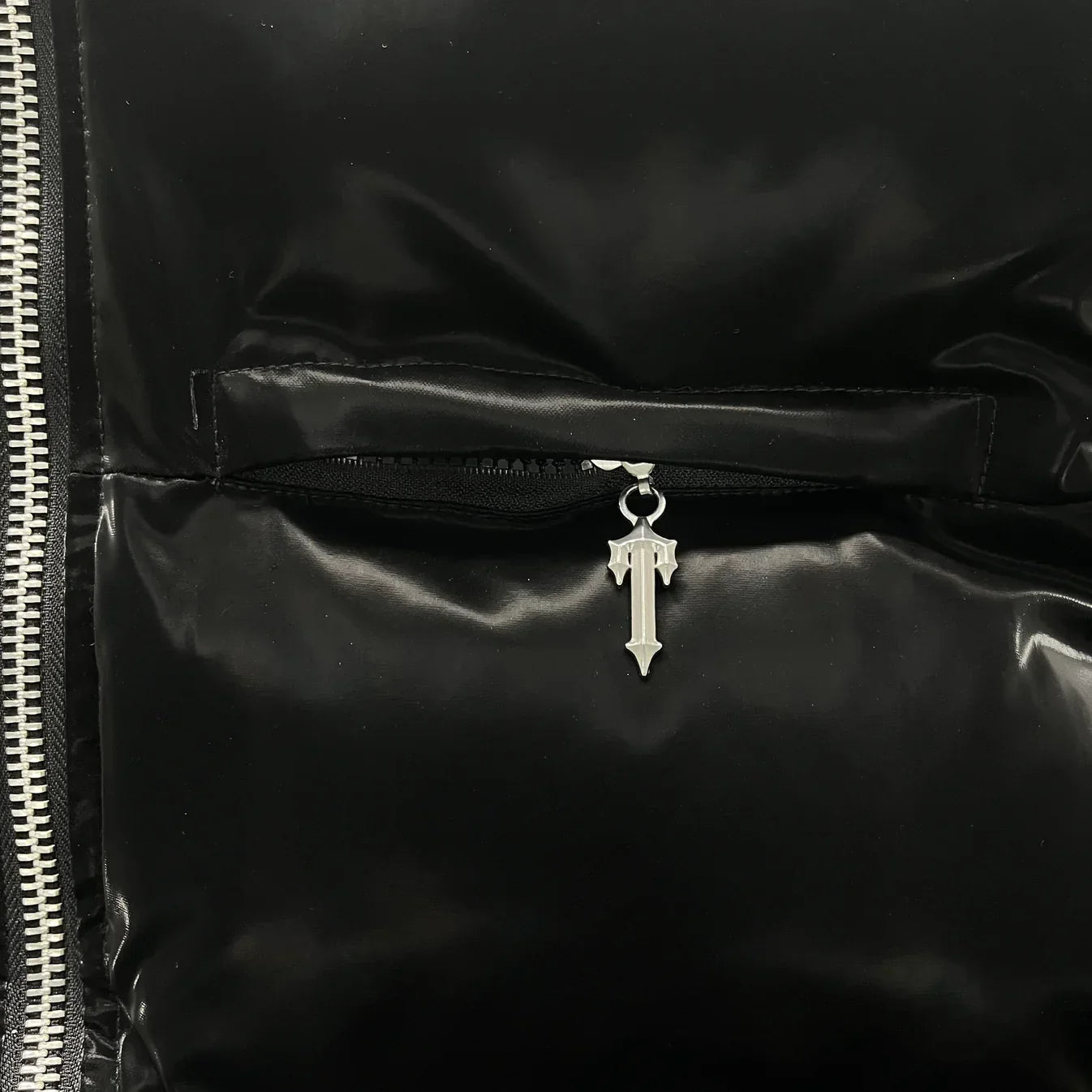 Trapstar Irongate T Shiny Puffer Jacket - Black Ironleague